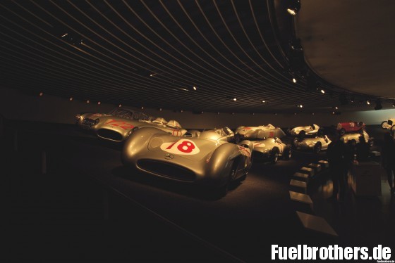 Mercedes-Benz Museum Ausstellung vergangener Rennerfolge