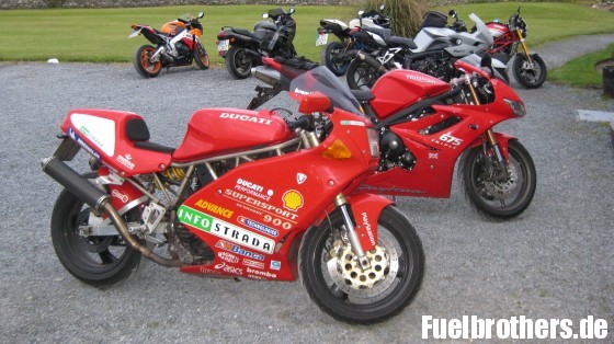 Deutsche Motorradtouristen auf Islay